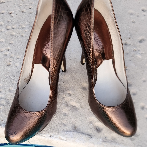 Michael Kors shoes pumps copper colored size 6 elevated  heels 👠 pumps - Picture 5 of 14